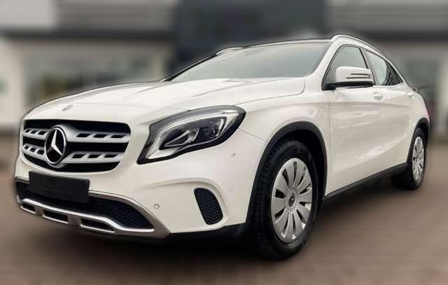 Mercedes-Benz GLA 180 AHK El. Panodach Navi Leder SHZ LED Ambientebeleuc