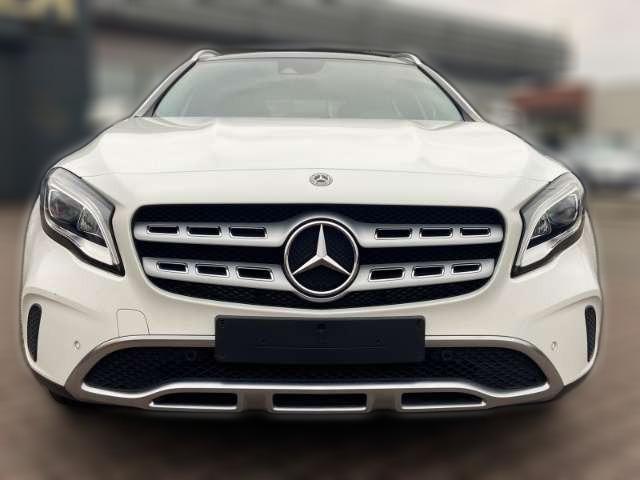 Mercedes-Benz GLA 180 AHK El. Panodach Navi Leder SHZ LED Ambientebeleuc